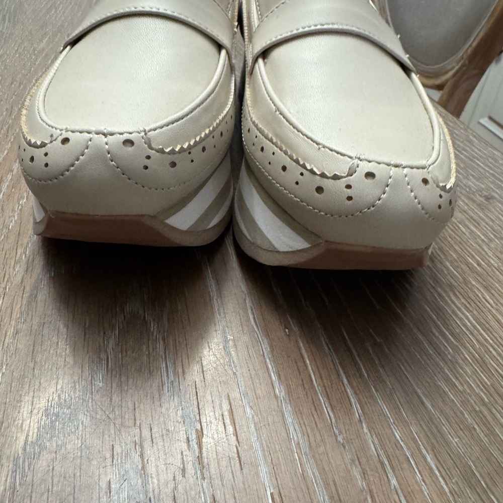 Crown & Ivy Beige Slip-On Women’s platform loafers, size 7.5 - Picture 3 of 5